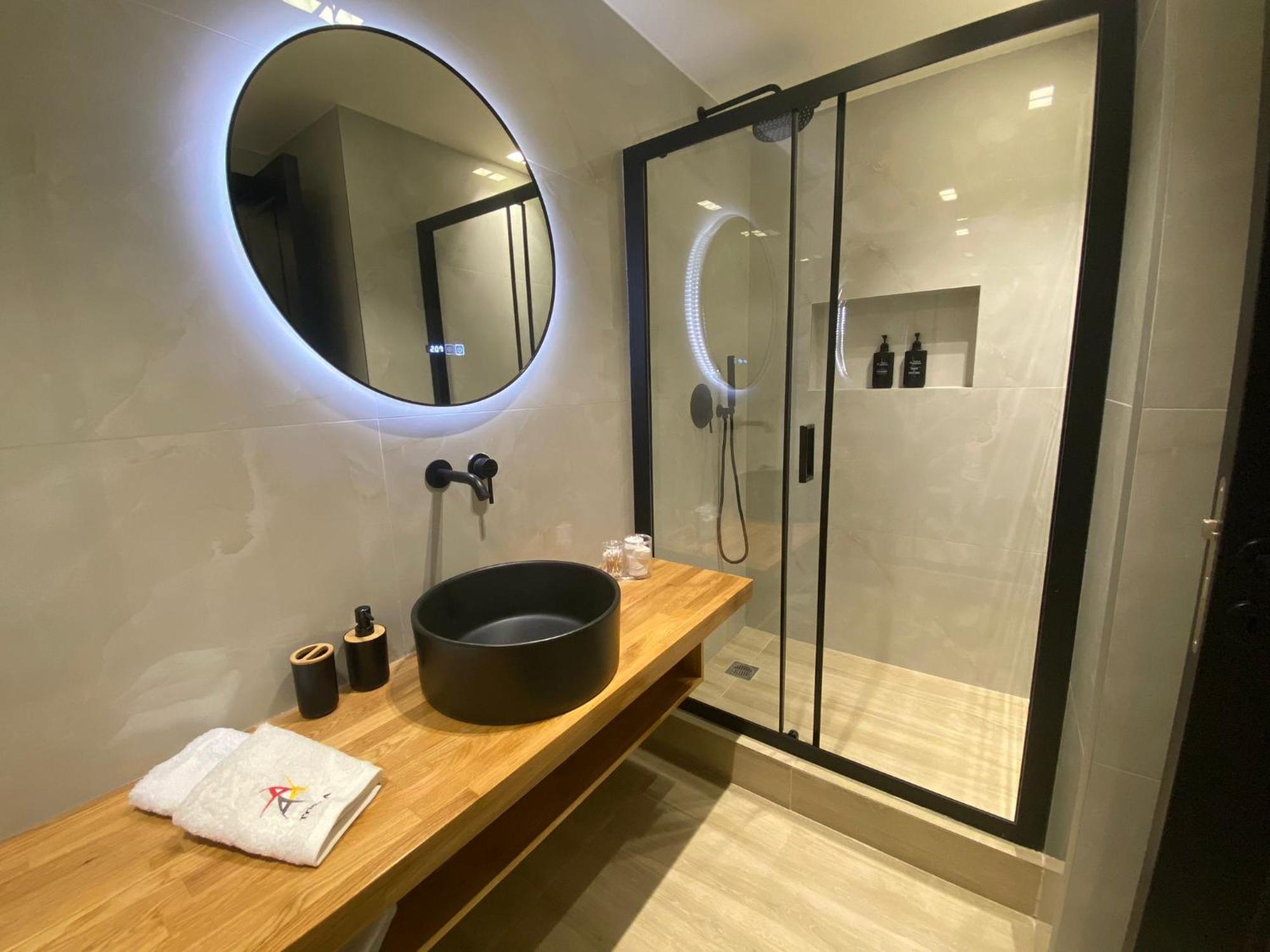 Triple A - Near Ermou Shopping Street - Family Hospitality - Free Parking! Lejlighedshotel Athen Eksteriør billede