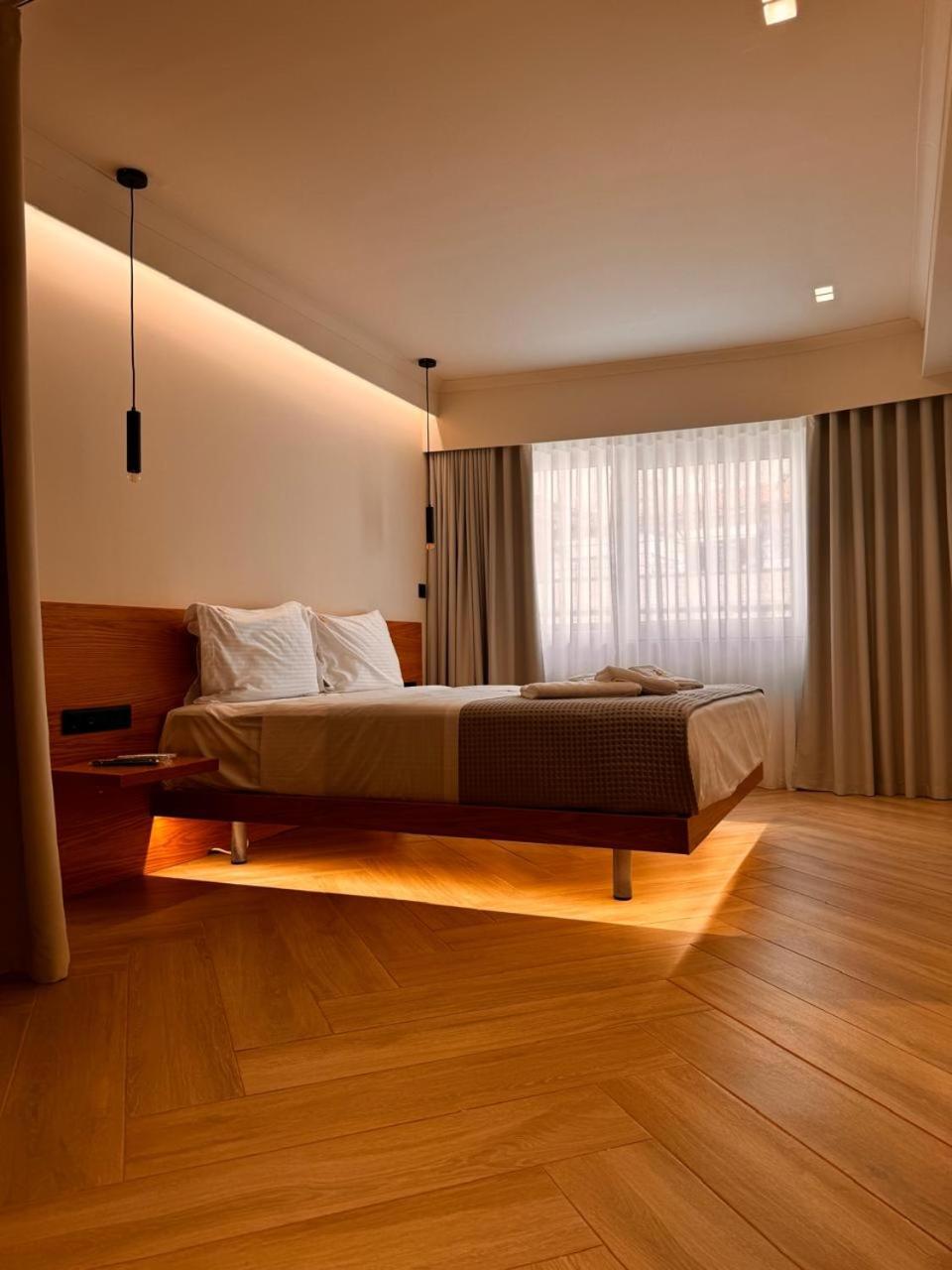 Triple A - Near Ermou Shopping Street - Family Hospitality - Free Parking! Lejlighedshotel Athen Eksteriør billede