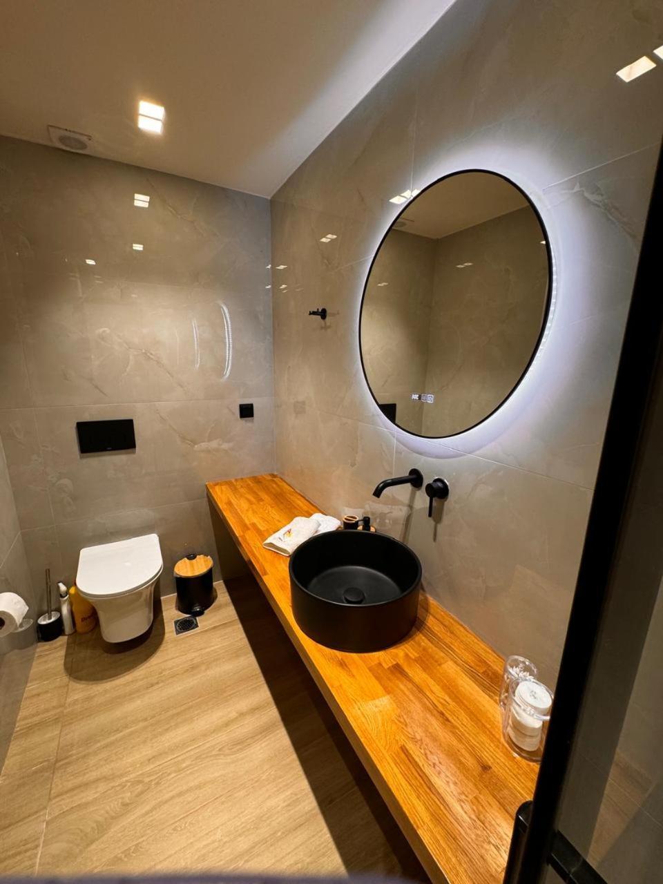 Triple A - Near Ermou Shopping Street - Family Hospitality - Free Parking! Lejlighedshotel Athen Eksteriør billede